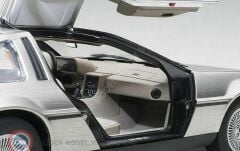 1:18 Autoart 1981 Delorean DMC -12 (Satin finish)