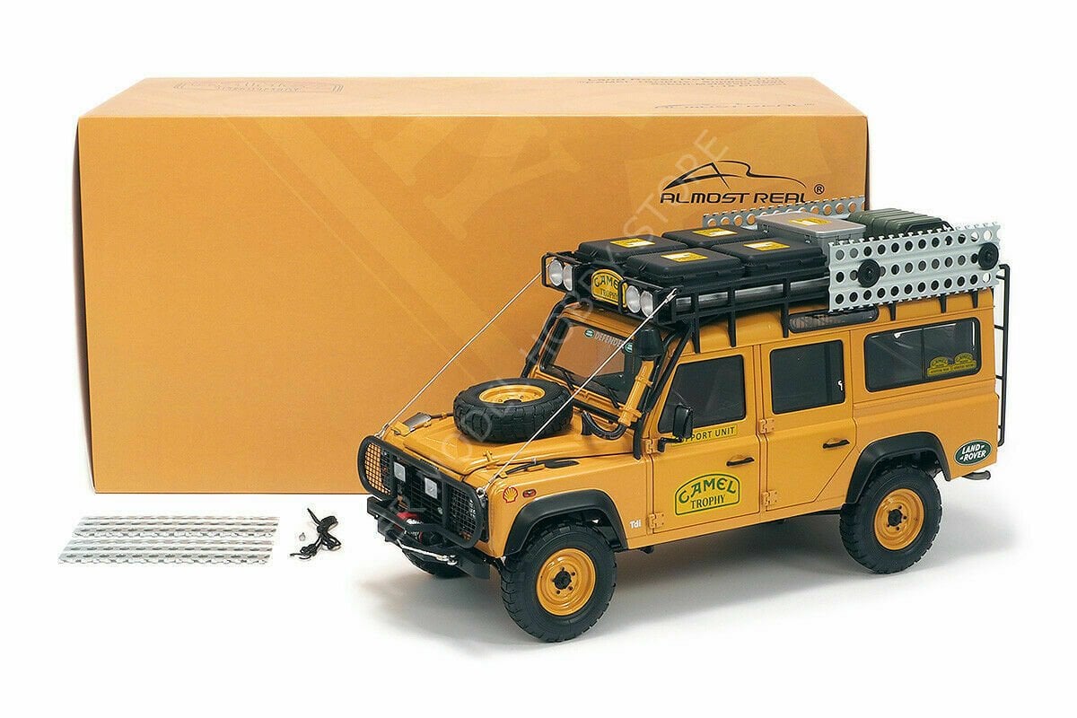 1:18 1993 Land Rover Defender 110 Camel Trophy SUPPORT UNIT Malaysia
