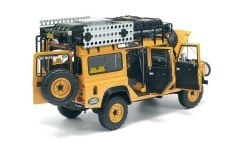 1:18 1993 Land Rover Defender 110 Camel Trophy SUPPORT UNIT Malaysia