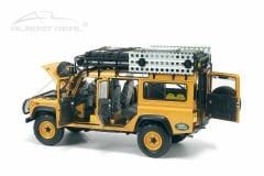 1:18 1993 Land Rover Defender 110 Camel Trophy SUPPORT UNIT Malaysia