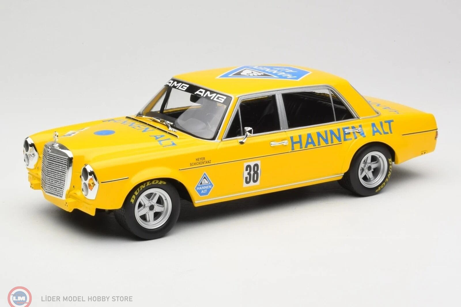 1:18 Minichmaps 1971 Mercedes Benz 300 SEL 6.8 no38 Final of Season Hockenheim H. Heyer