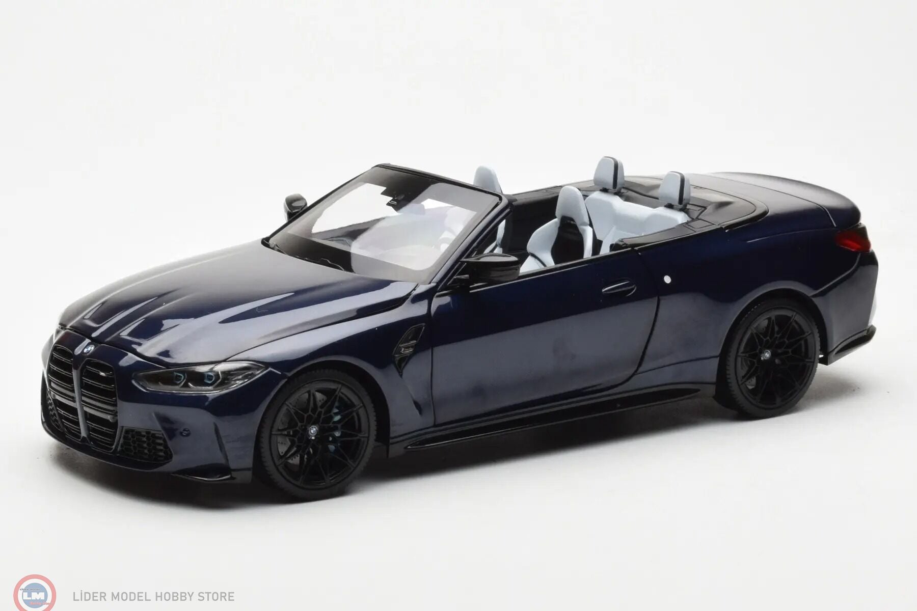 1:18 Minichamps 2020 BMW M4 Cabriolet Dark Blue