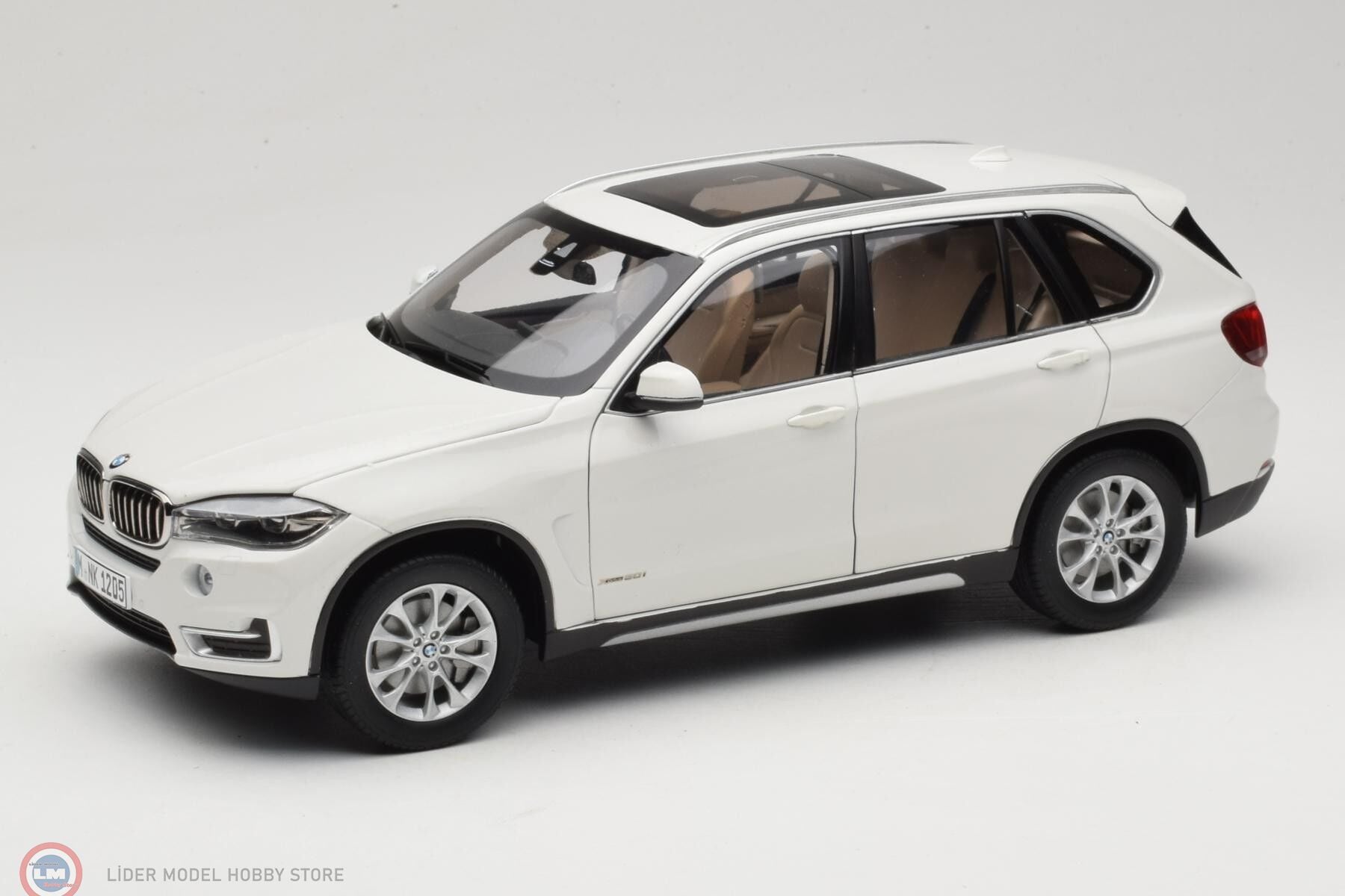 1:18 Paragon BMW X5 F15