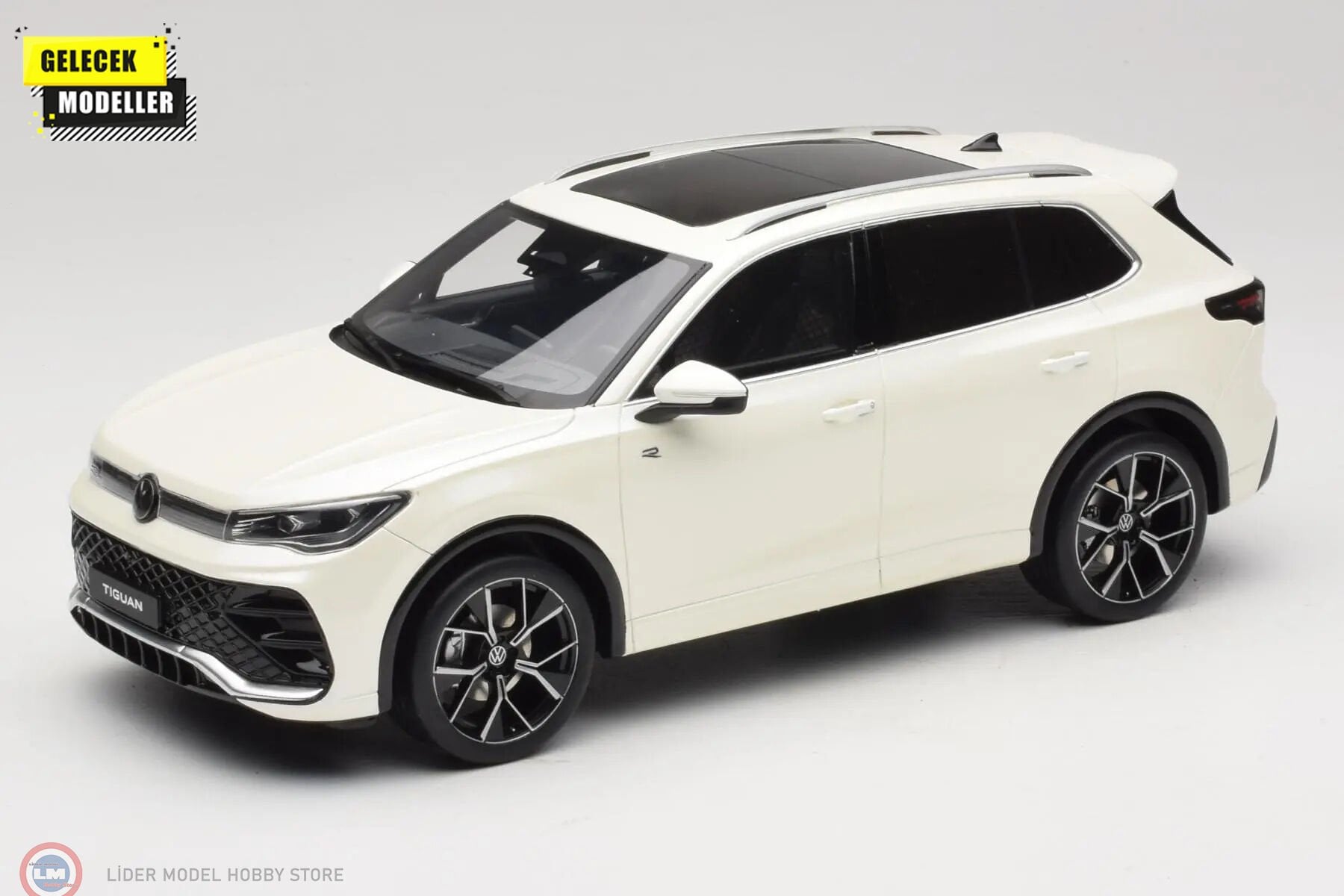 1:18 OTTO 2024 Volkswagen TIGUAN E TSI R-LINE ORYX WHITE PEARL L0K1
