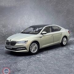 1:18 Paudi 2019 Skoda Superb - Dealer Edition