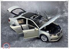 1:18 Paudi 2019 Skoda Superb - Dealer Edition