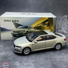 1:18 Paudi 2019 Skoda Superb - Dealer Edition