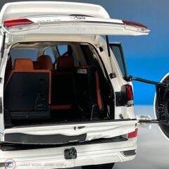 1:18 Keng Fai Toyota Land Cruiser LC200