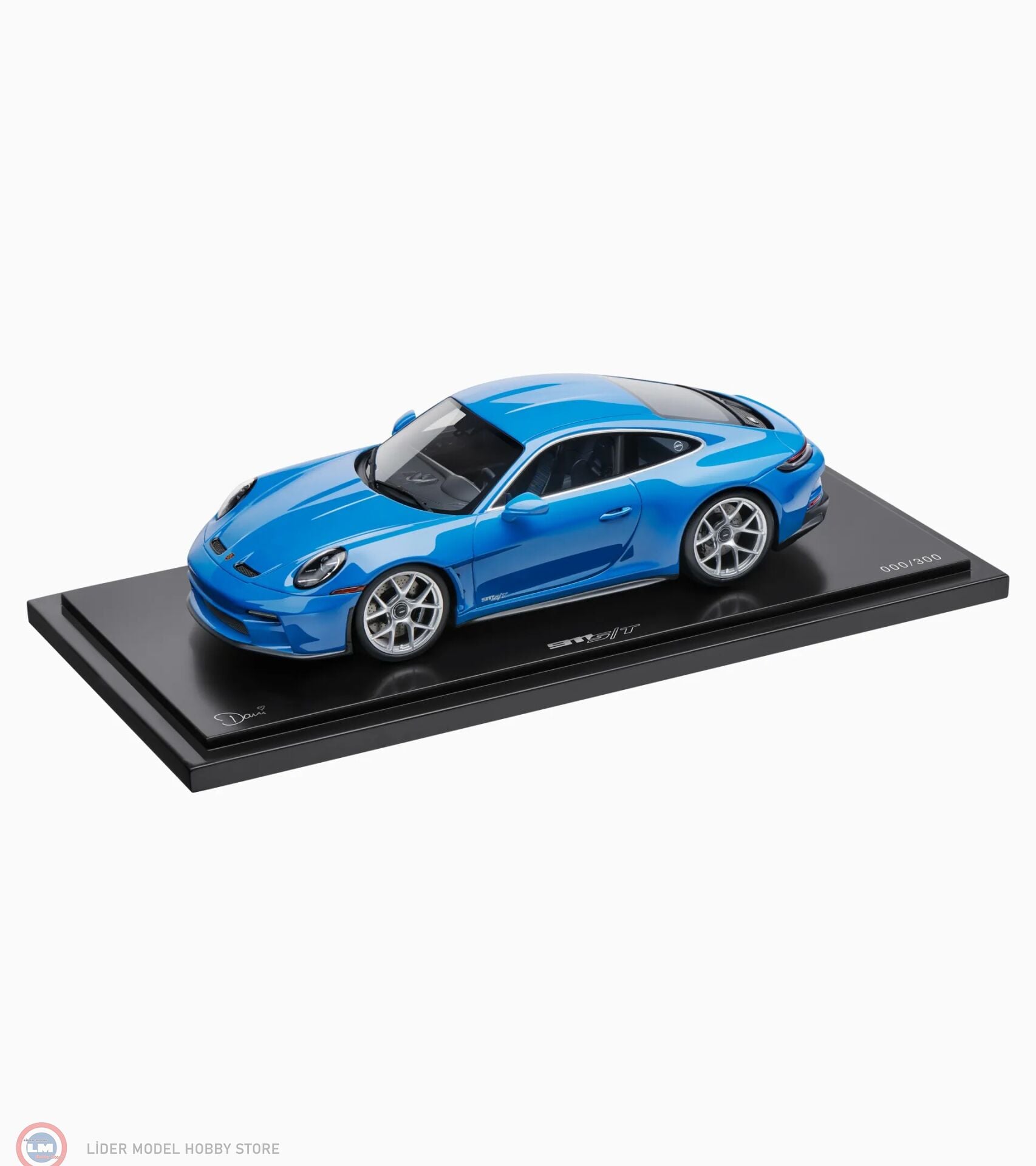 1:18 Spark Porsche 911 ST (992) Sonderwunsch - Dani Blue