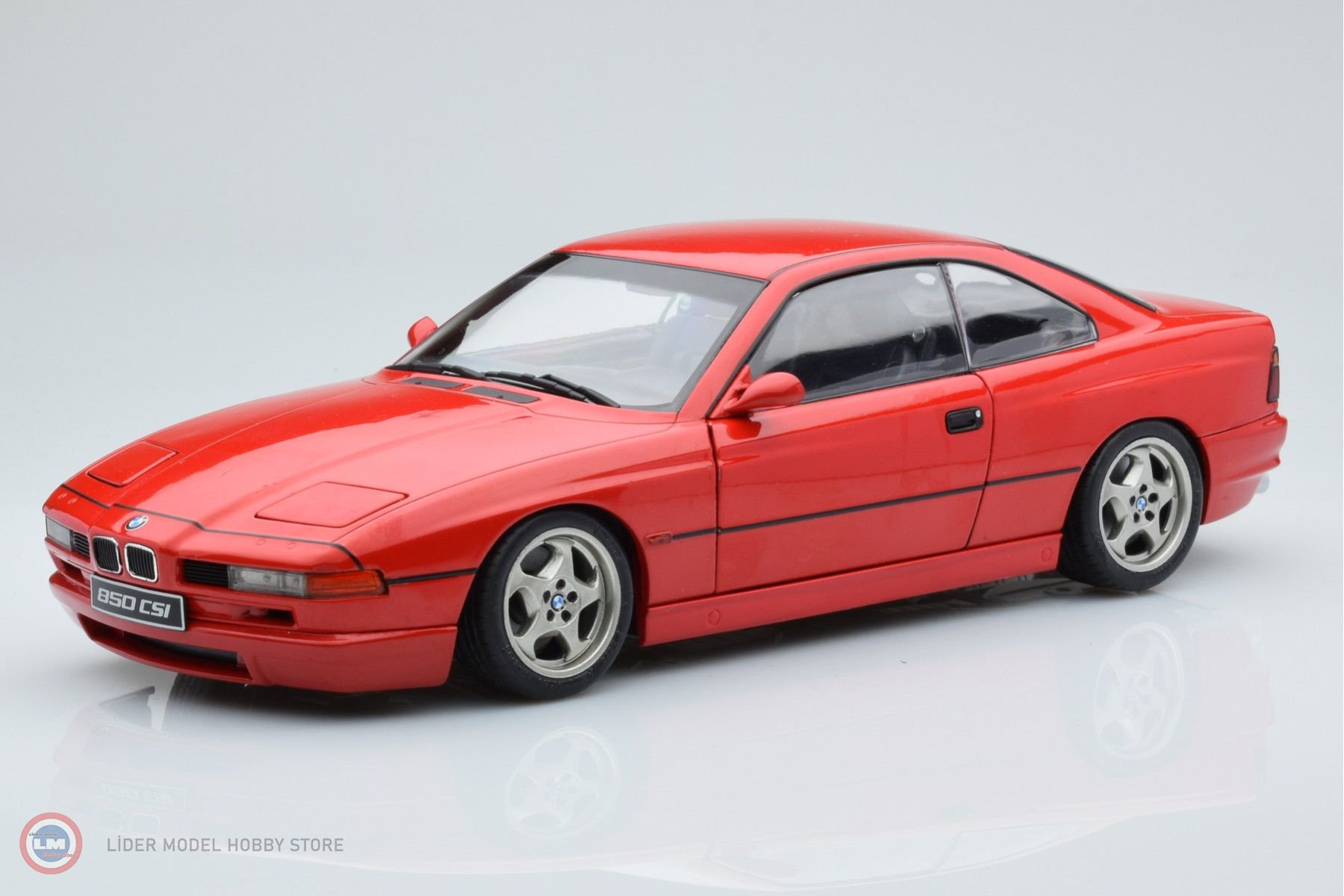 1:18 1990 BMW 850 CSI E31