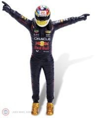 1:24 Burago 2023 Red Bull RB19 #1 MAX VERSTAPPEN - WORLD CHAMPION VERSION ve Altın Ayakkabılı Figür