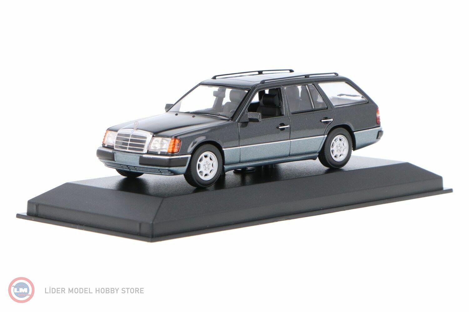 1:43 Maxichamps 1990 Mercedes Benz 300 TE (S124) - W124 T Model