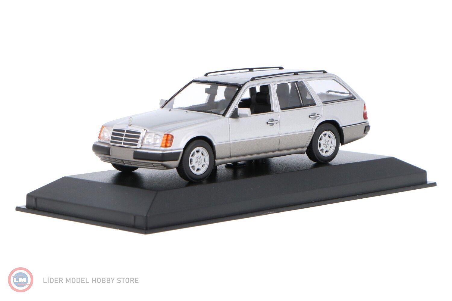 1:43 Maxichamps 1990 Mercedes Benz 300 TE (S124) - W124 T Model