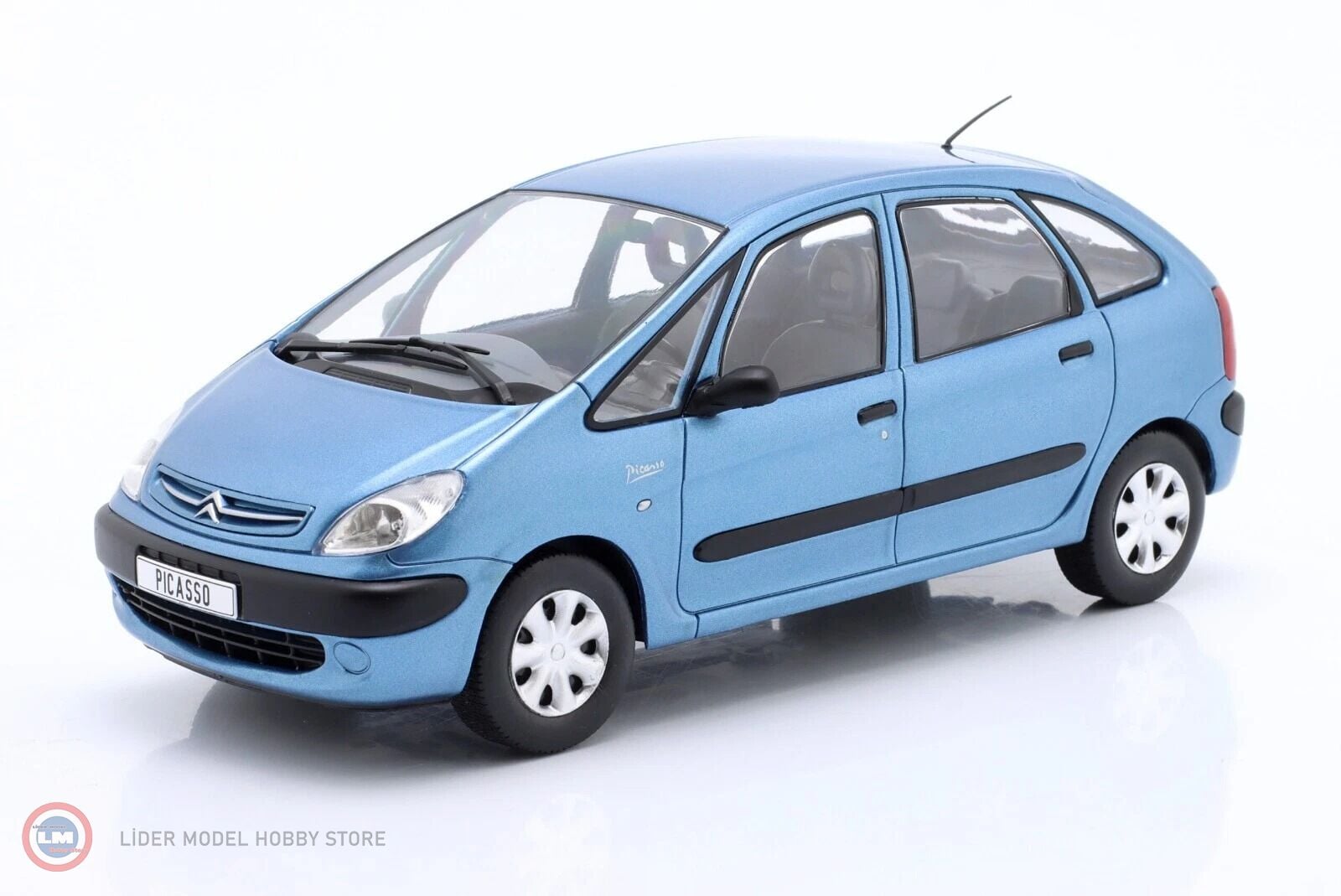 1:24 WhiteBox 1999 Citroen Xsara Picasso