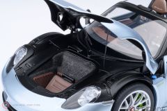 1:18 Porsche 918 Spyder 2013 blue WEISSACH PACKAGE (liquid metal chrome blue)