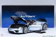 1:18 Porsche 918 Spyder 2013 blue WEISSACH PACKAGE (liquid metal chrome blue)