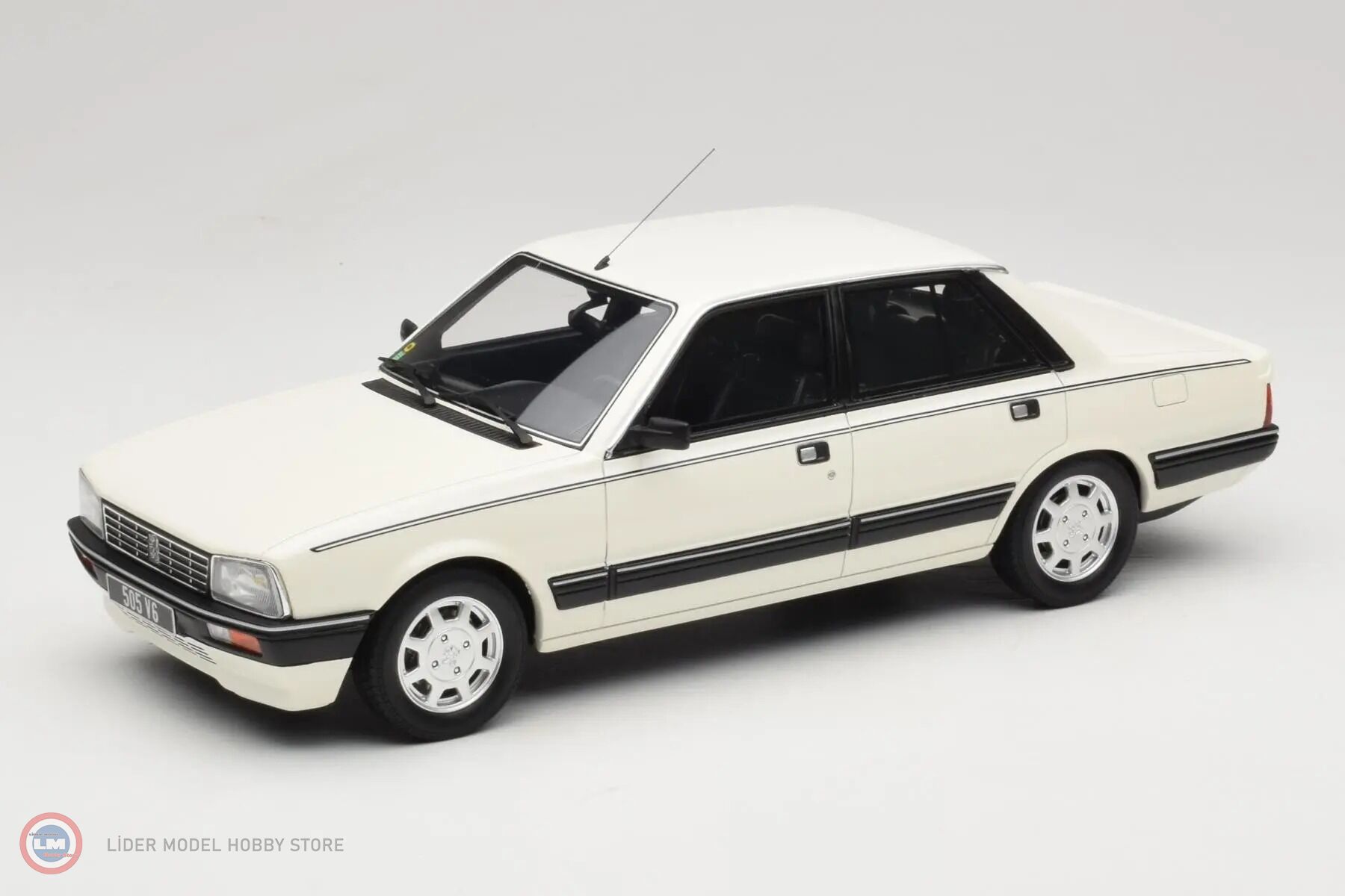 1:18 OTTO 1989 Peugeot 505 V6