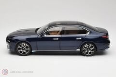 1:18 Minichamps 2022 BMW i7 G70