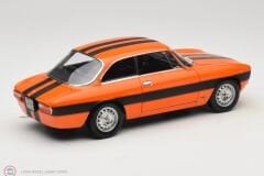 1:18 Norev 1973 Alfa Romeo 2000 GTV