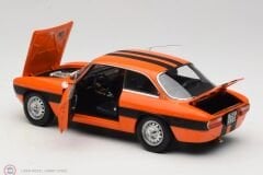 1:18 Norev 1973 Alfa Romeo 2000 GTV