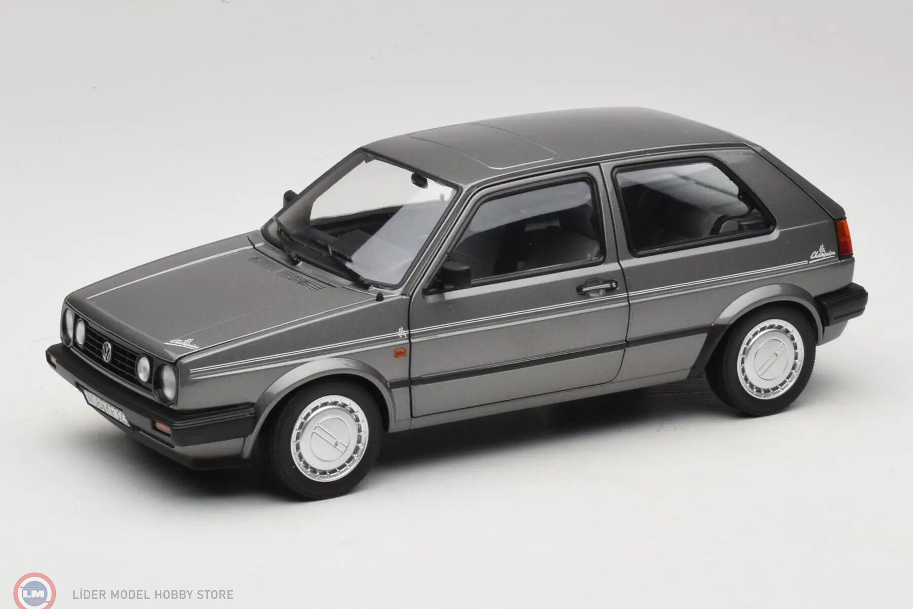 1:18 Norev 1989 Volkswagen Golf 2 Champion - grey