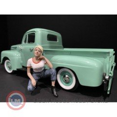 1:18 American Diorama '' Car Girls in Tees '' Michelle 38237