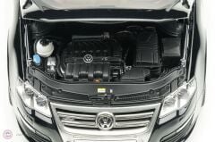 1:18 NZG 2009 Volkswagen Passat R36 Kombi Deep Black