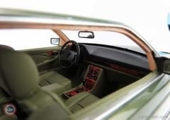 1:18 1982 Mercedes Benz 380 SEC C126