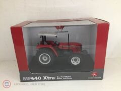 1:32 Massey Ferguson 440 Xtra Traktör