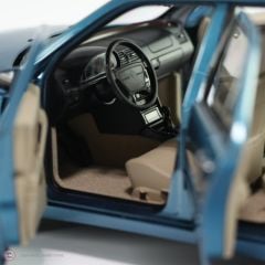 1:18 Mercedes Benz C 200 Limousine W202 (1997-2001) - Aquamarin Blue