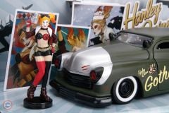 1:24 Jada 1951 Mercury Harley Quinn including Harley Quinn figure