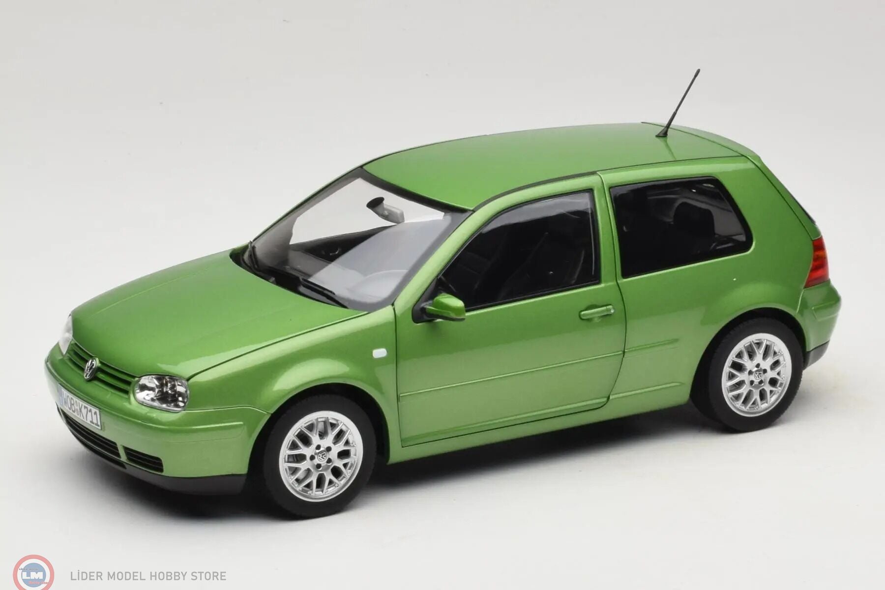 1:18 Norev 1998 Volkswagen Golf 4 GTI Cosmic Green