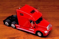 1:32 2005 Freightliner Columbia