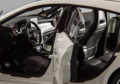 1:18 2015 Mercedes Benz CLA Shooting Brake (X117)