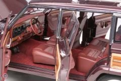 1:18 Jeep GRAND WAGONEER 1989 - Bordeaux-Cherry & Wood Panels