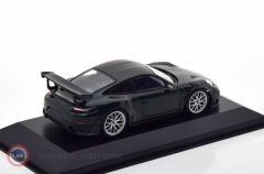 1:43 Minichamps 2018 Porsche 911 (991 II) GT2 RS Weissach Package - British racing
