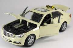 1:18 2010 Mercedes Benz E Class E350 C207 Taxi