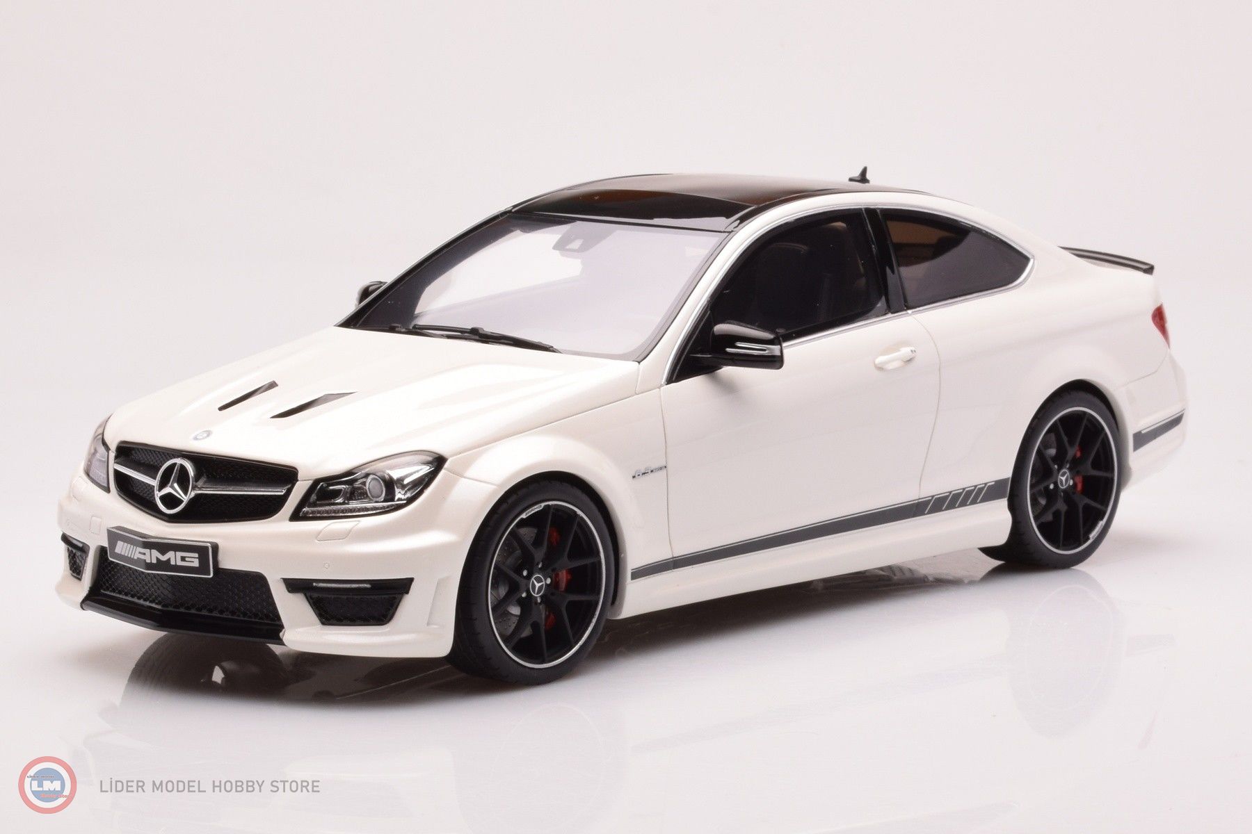 GT Spirit - 1:18 2014 MERCEDES-BENZ C63 AMG (W204) Edition 507