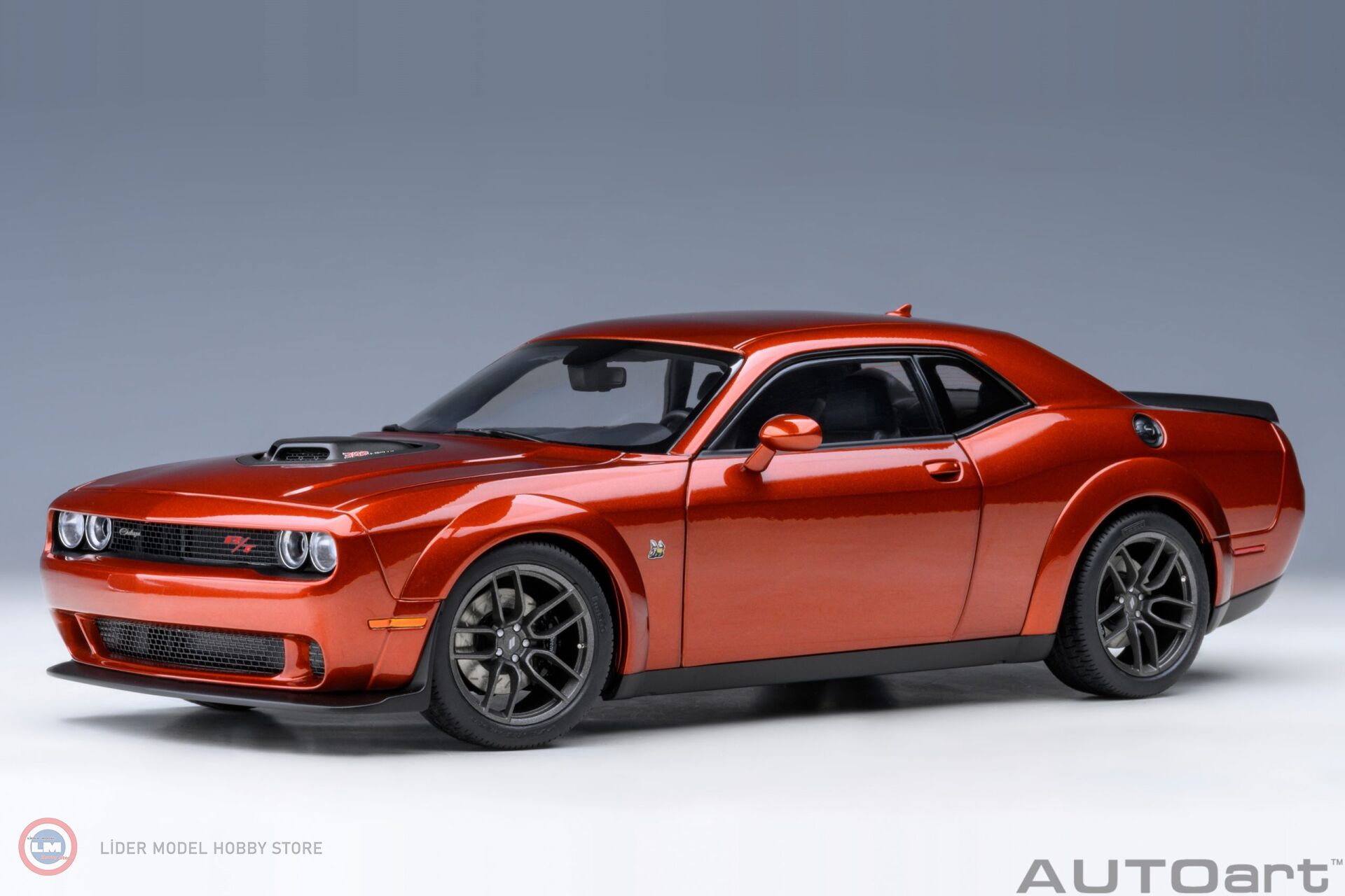 1:18 Autoart 2022 Dodge Challenger RT SCAT PACK SHAKER WIDEBODY 71773 - (Sinamon Stick)