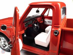 1:18 1968 Chevrolet C10 Pickup Sidestep
