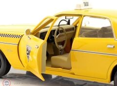 1:18 Greenlight 1978 Dodge Monaco City Cab Co - from the movie Rocky III