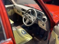 1:18 1980 Toyota Land Cruiser 60 Kırmızı