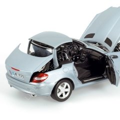 1:18 2004 Mercedes Benz SLK Class