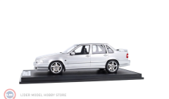 1:18 RadScale 1998 Volvo S70R