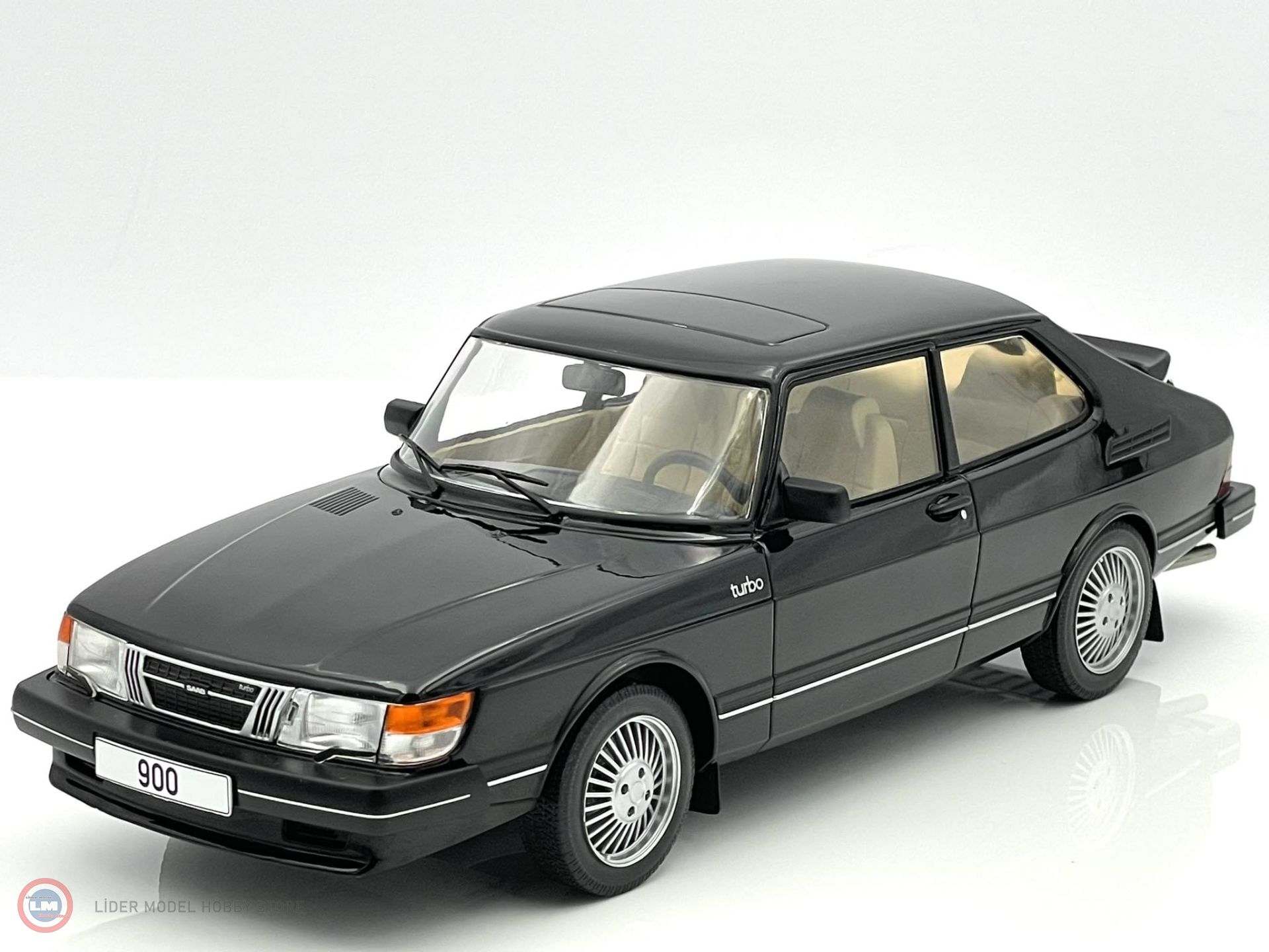 1:18 MCG 1981 Saab 900 Turbo