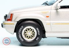 1:43 Maxichamps 1995 Jeep GRAND CHEROKEE