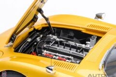 1:18 Autoart 1967 Toyota 2000GT