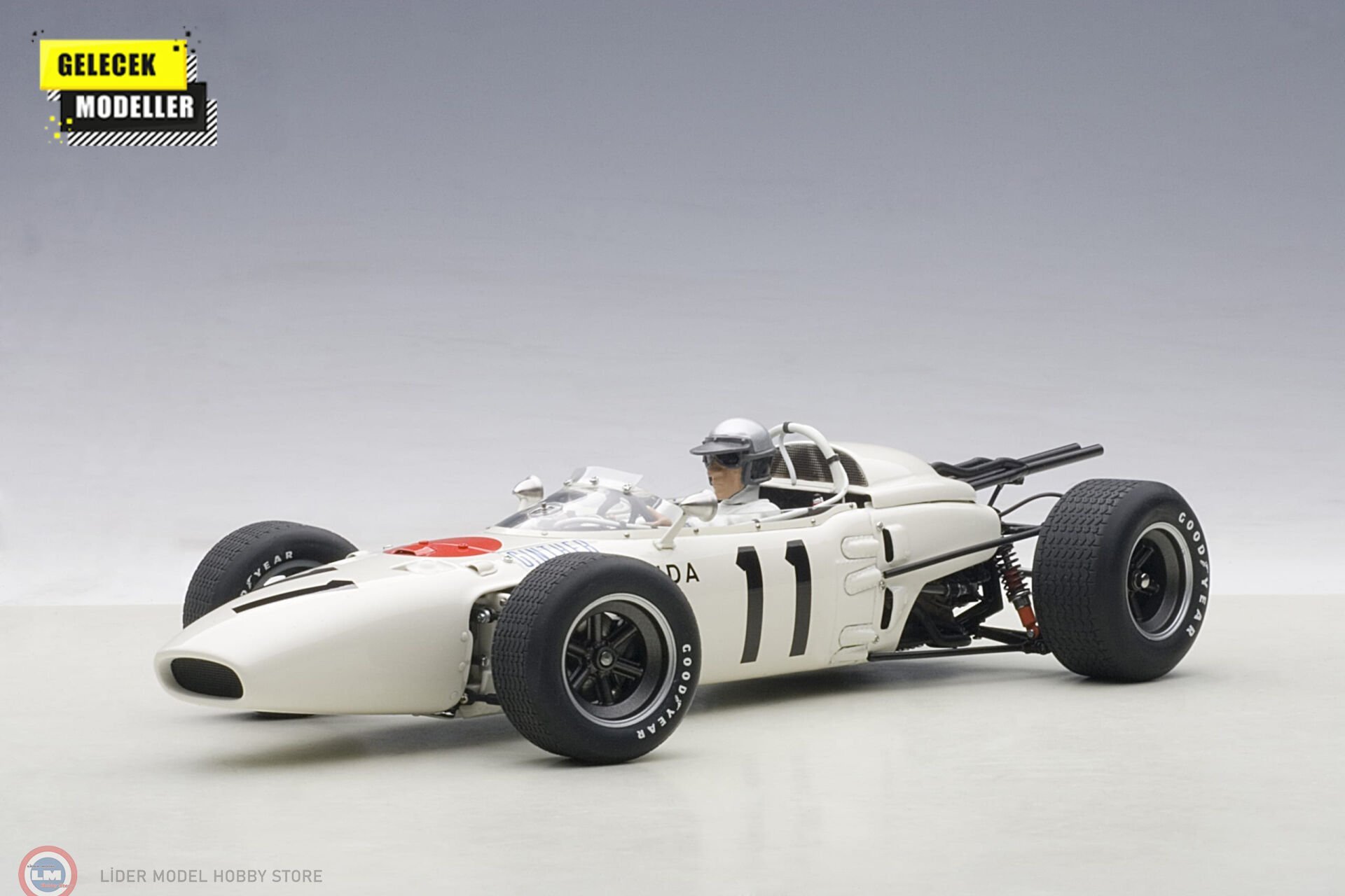 1:18 Autoart Honda RA272 F1 Grand Prix Mexico 1965 #11 R.Ginther (with driver figurine)