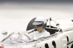 1:18 Autoart Honda RA272 F1 Grand Prix Mexico 1965 #11 R.Ginther (with driver figurine)