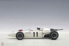 1:18 Autoart Honda RA272 F1 Grand Prix Mexico 1965 #11 R.Ginther (with driver figurine)